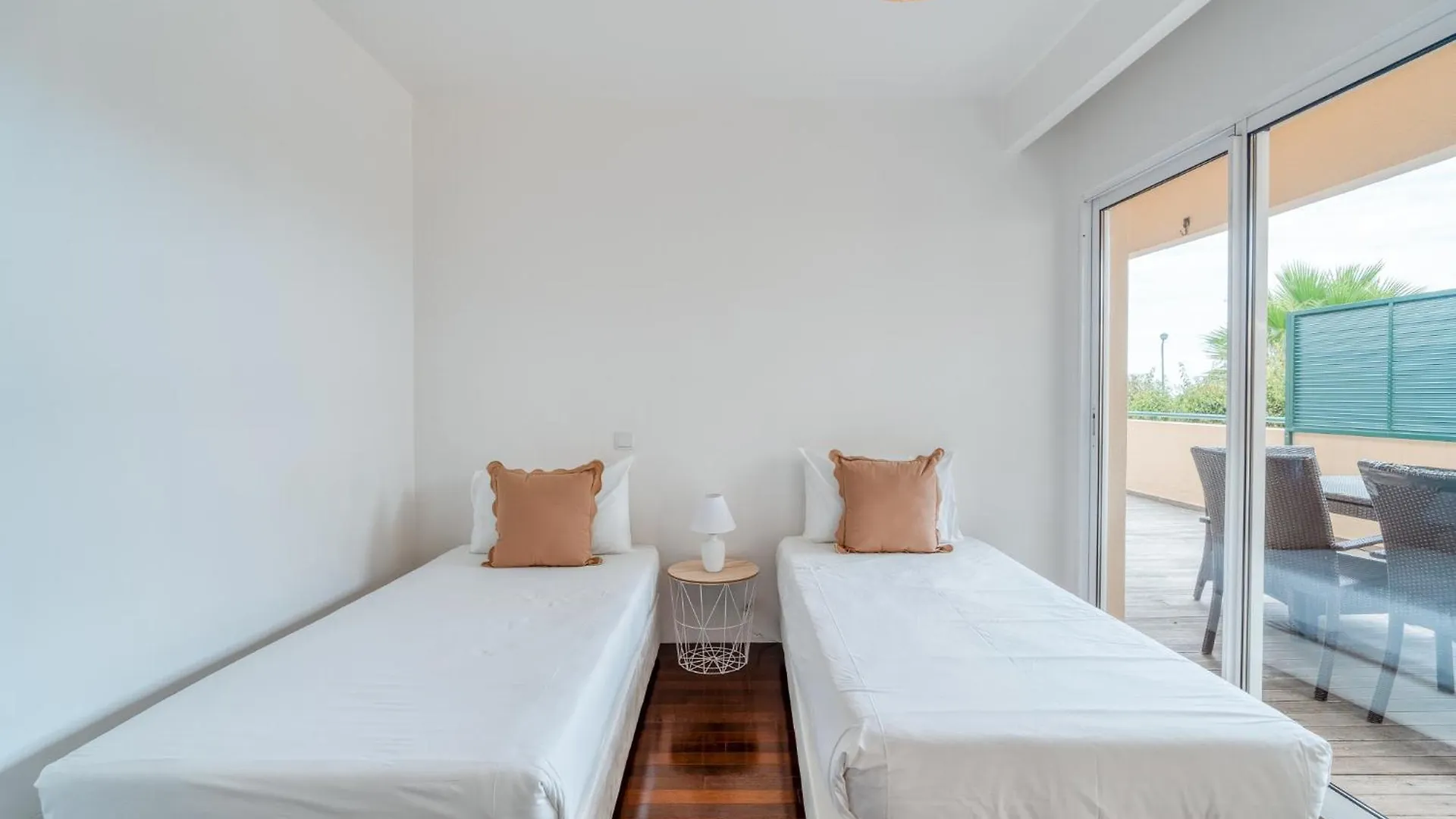 Pakisa - Three Bedroom Apartment Funchal  0*, Funchal (Madeira) Portugal