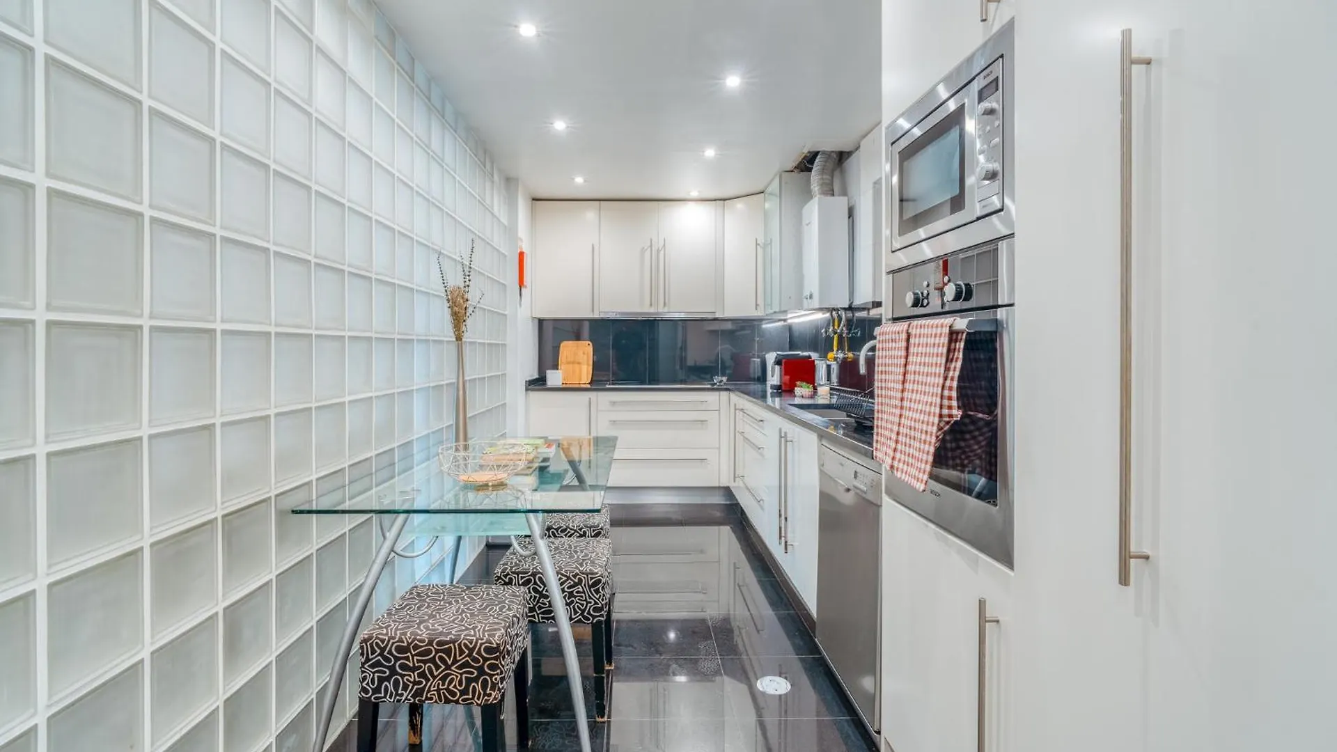 Pakisa - Three Bedroom Apartment Funchal   Funchal (Madeira)